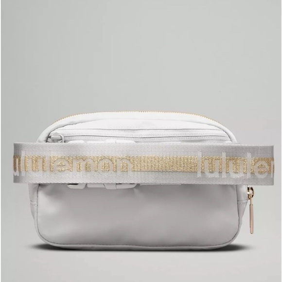Lululemon Everywhere Belt Bag Vapor Gold White Wordmark Logo Crossbody Bag NWT - Picture 3 of 6